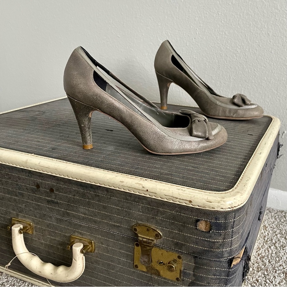 Whistles London Tan Gray Gold High Heels Pumps Shoes Size EU 40 Retro Bows US 9